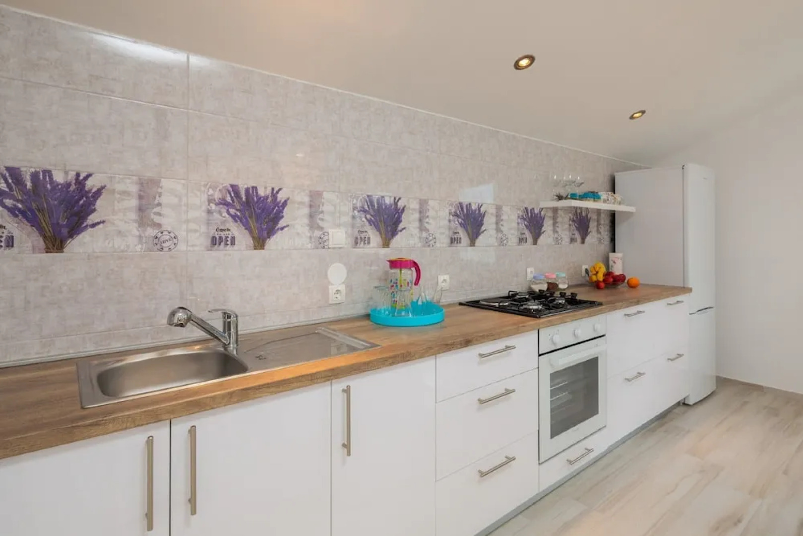 A8 - Modern apt With Terrace, 3 min Walk to Beach