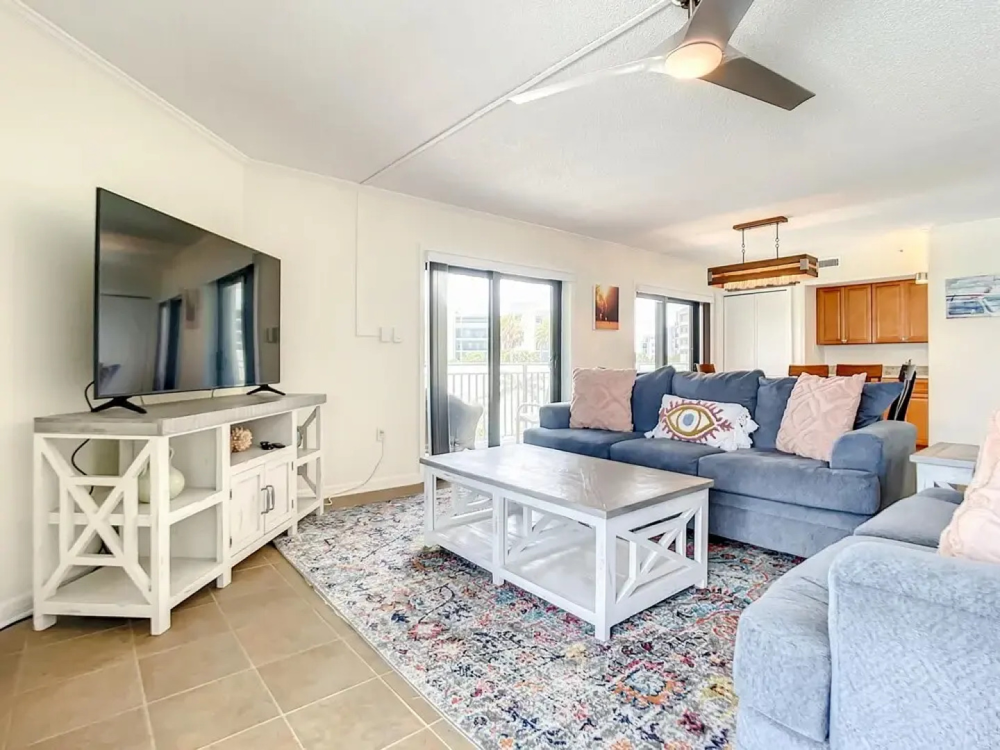 Ocean View Ground Level Seascape Towers Overlooking Pool Walk Right out to the Beach Sst126