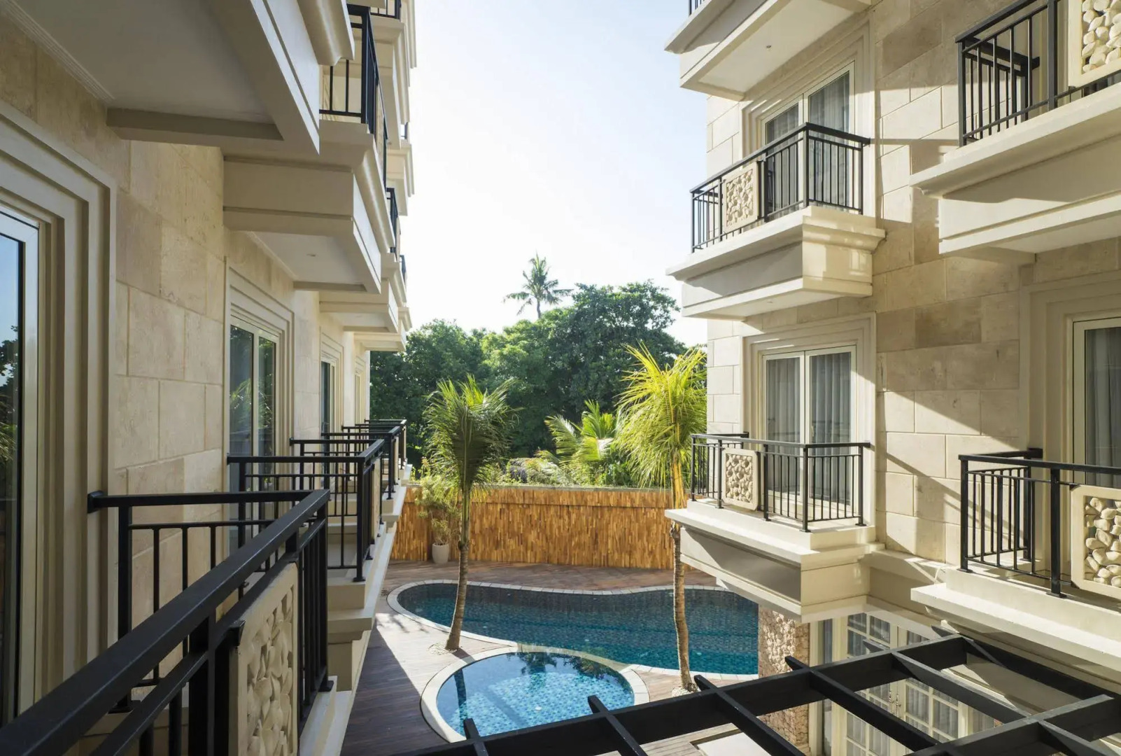 Alron Hotel Kuta Powered by Archipelago