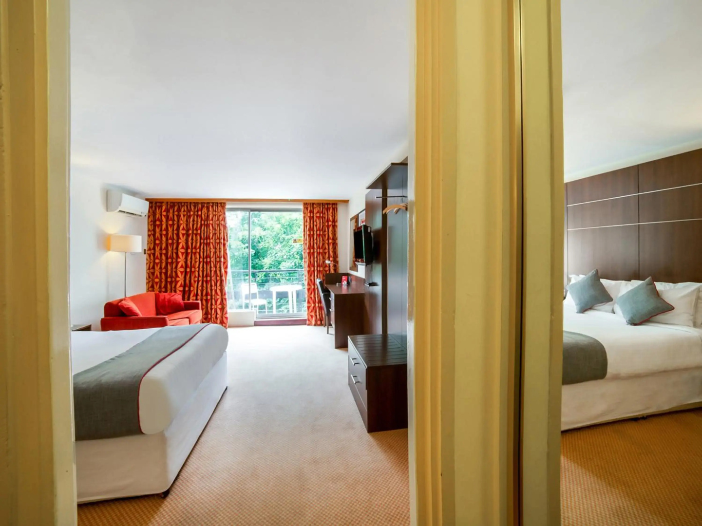 OYO The Bridge House Hotel
