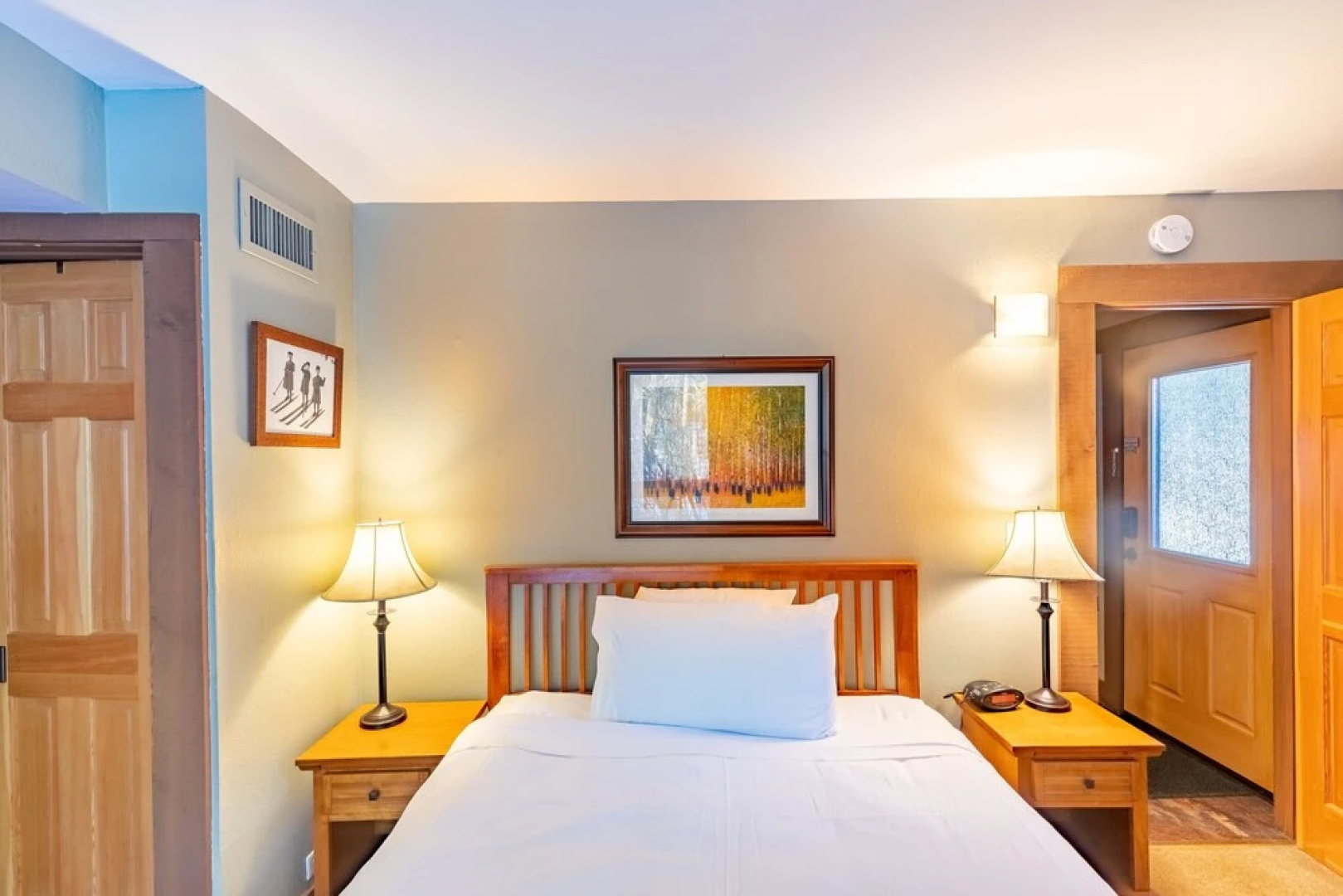 Cozy Aspen Grove 2 bed 2 bath by RedAwning Save 10% on 3 Nights, 15% on 5 Nights!