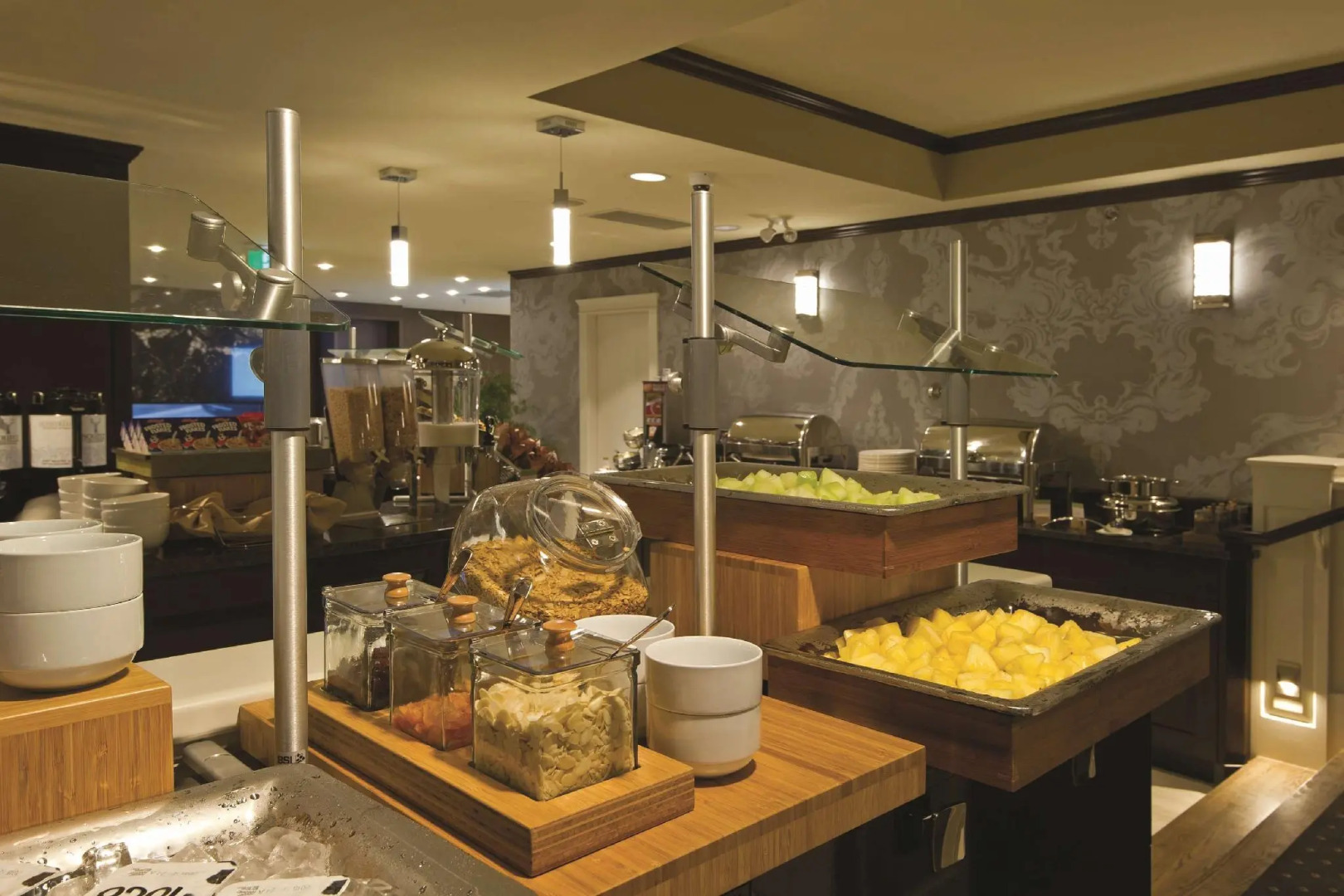 DoubleTree by Hilton Hotel & Suites Victoria