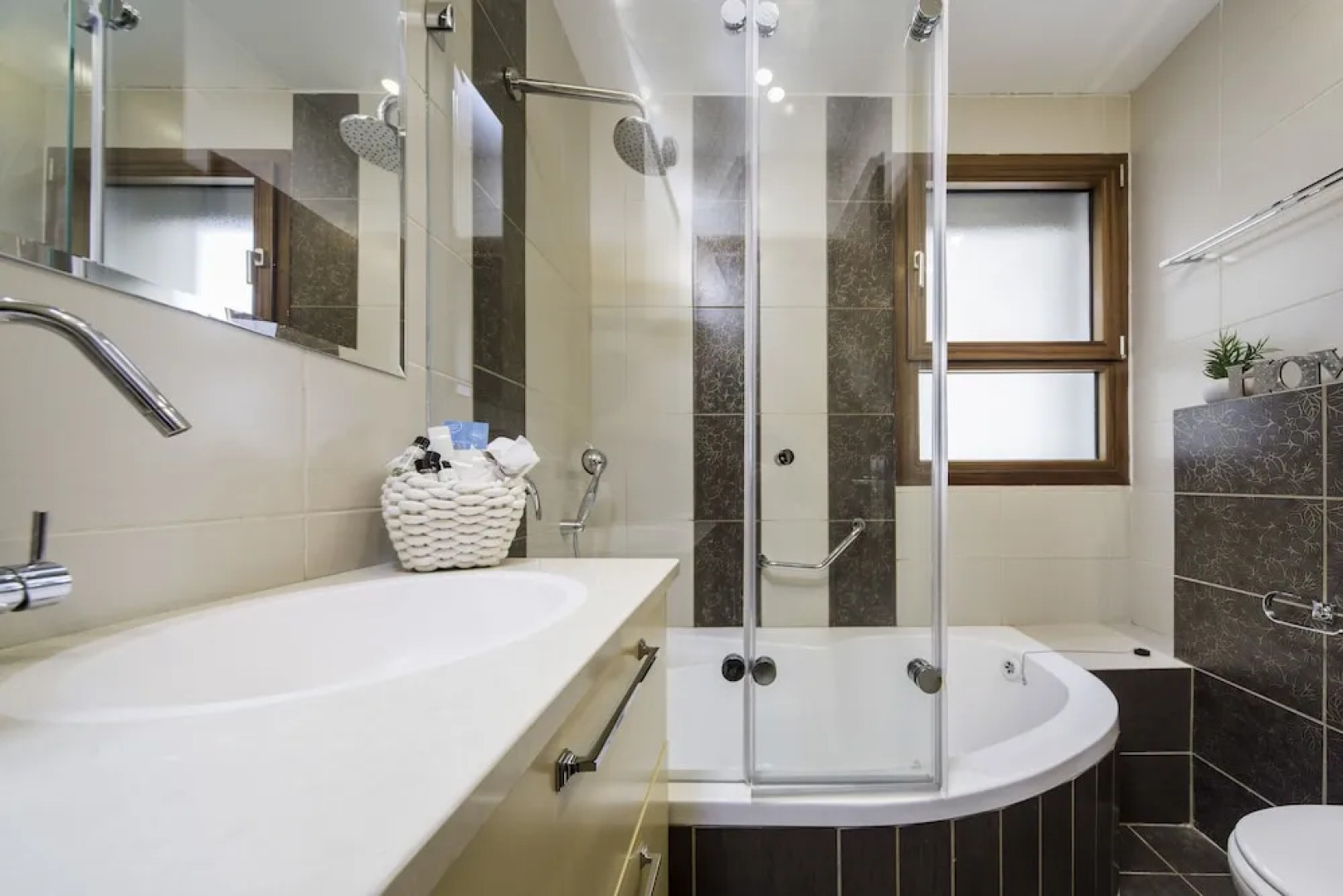 Sweet Inn Apartments- King David Crown