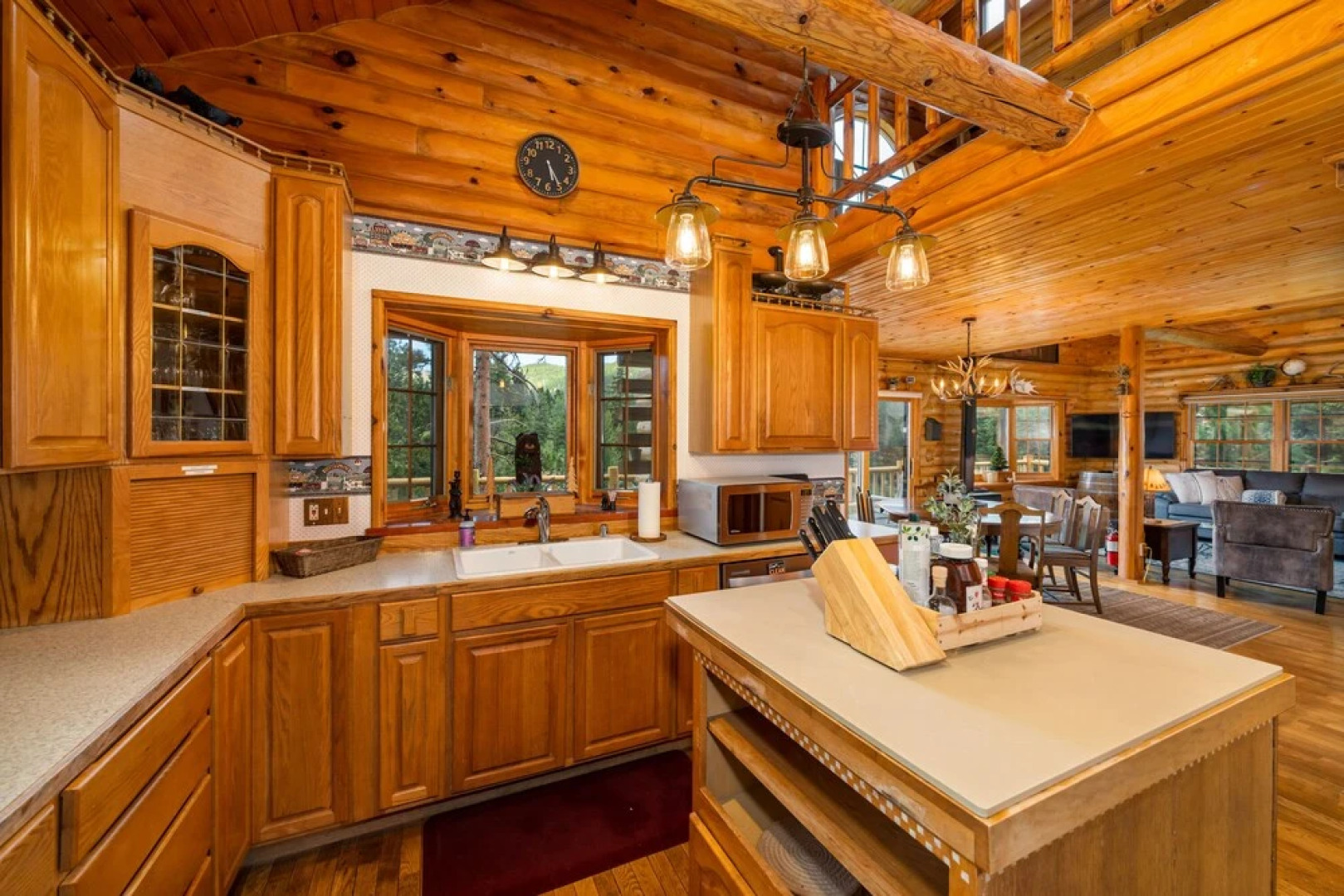 Log Cabin w/ Private Hot Tub on Wenatchee River!