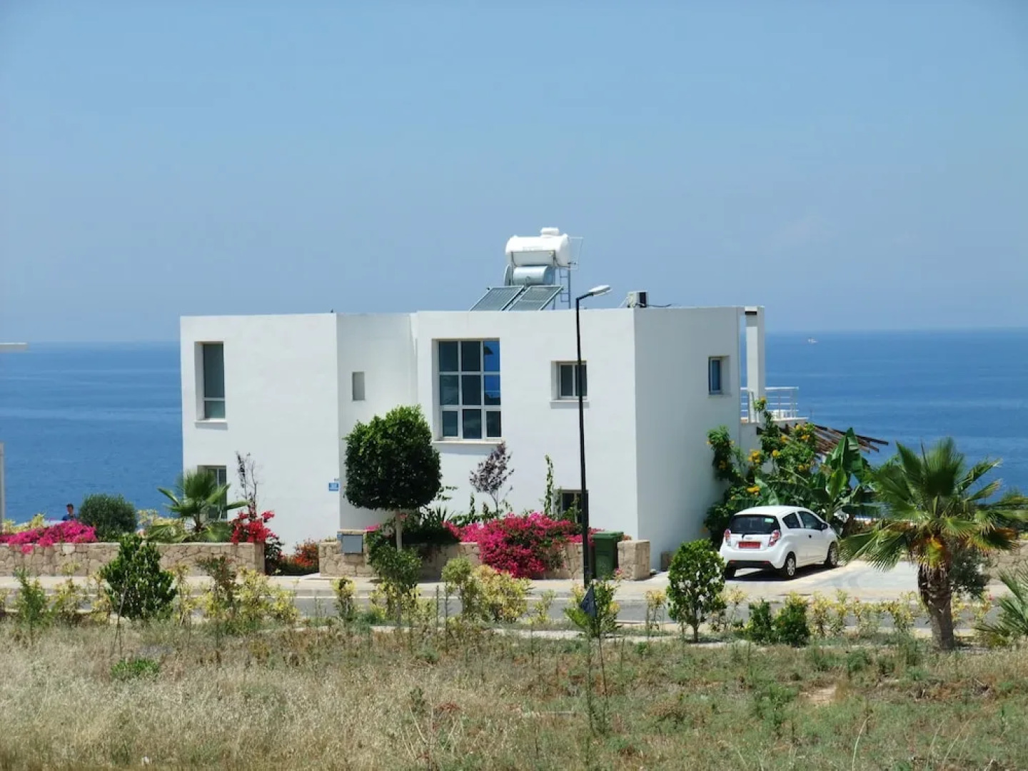 Sea Cliff villa, 4 beds, sleeps 2- 7, Free Wifi, Heated Pool option.