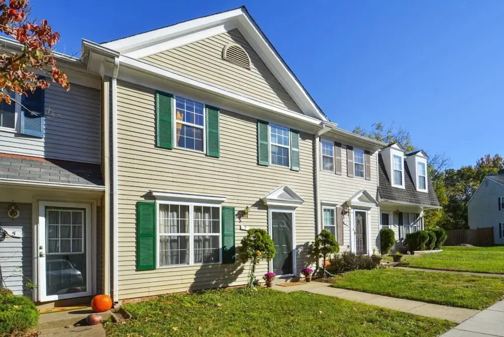 Top Rated Townhome - Our Reviews say it All. Large Discount During Pandemic. Self Checkin, Pet Friendly! Super-host Support