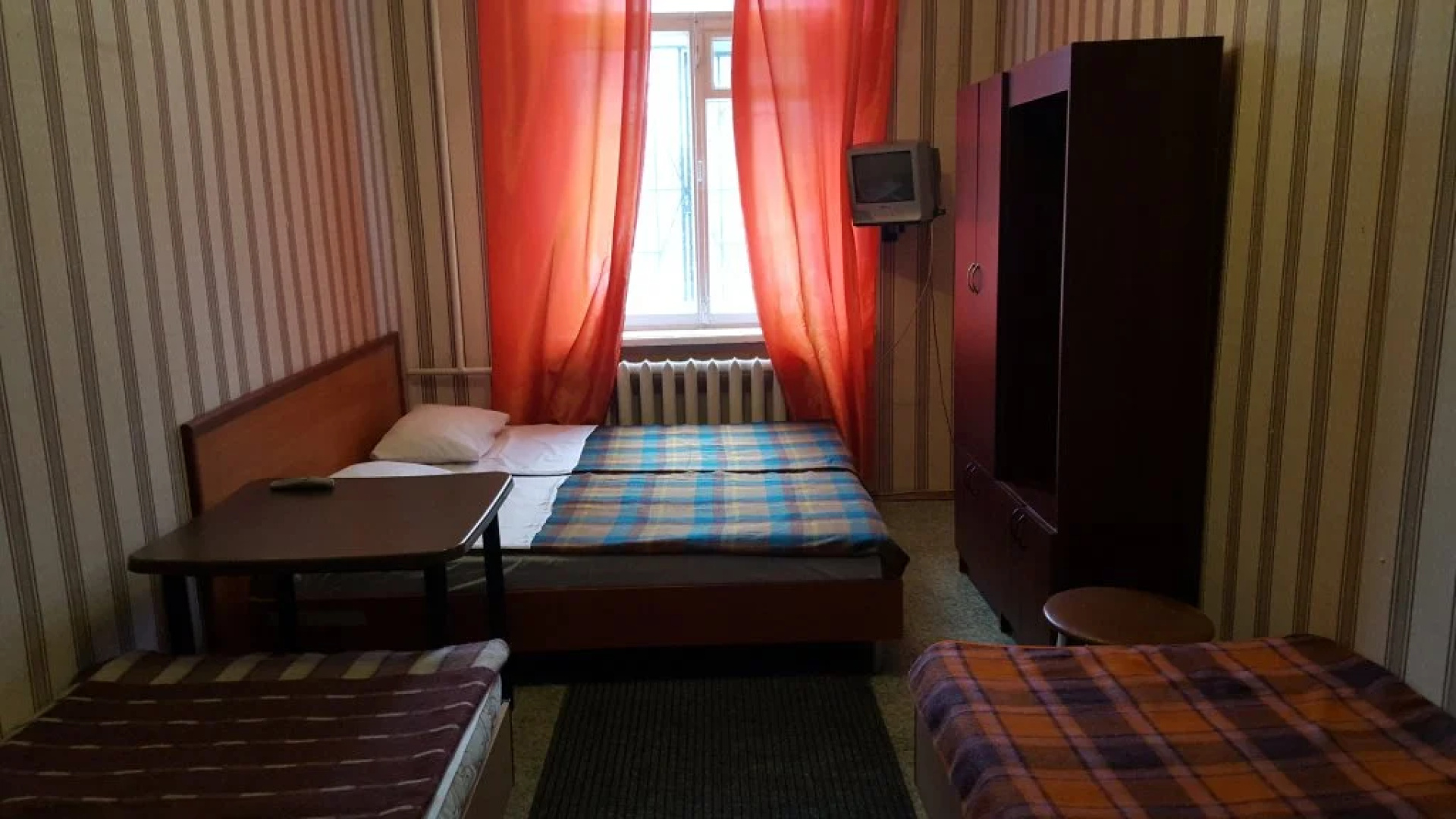 Искра Хостел