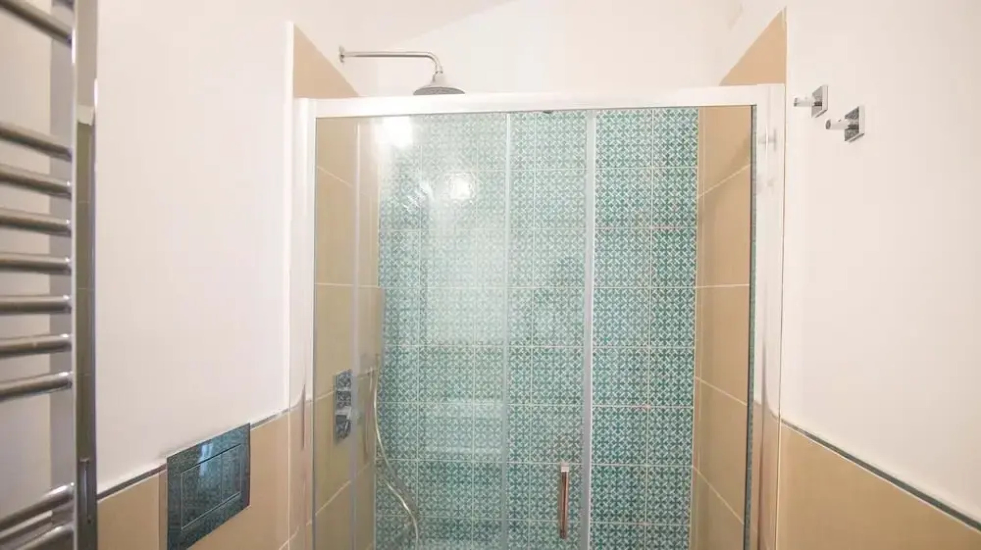 Spacious Villa with 4 rooms, pool, solarium & garden