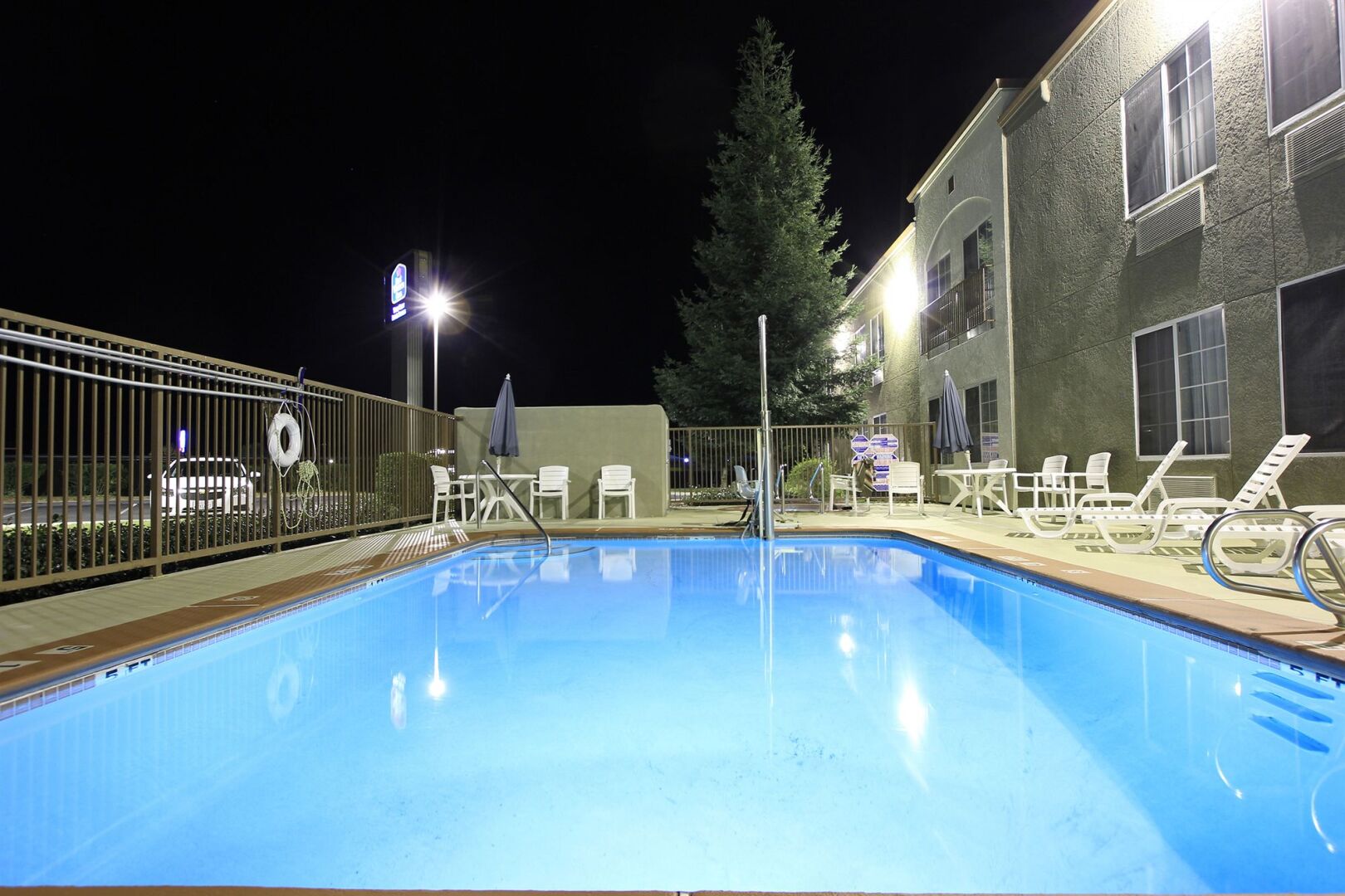 Best Western Plus Twin View Inn & Suites