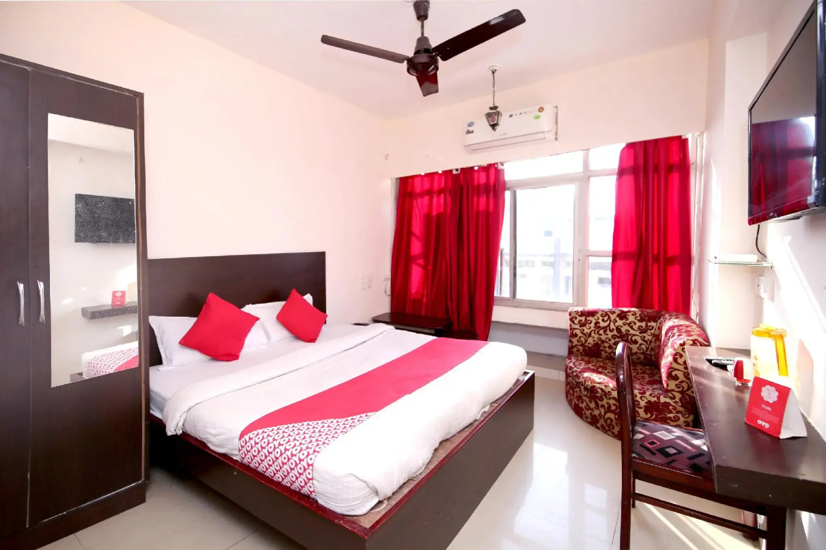 OYO 9305 Hotel Dwarika Inn