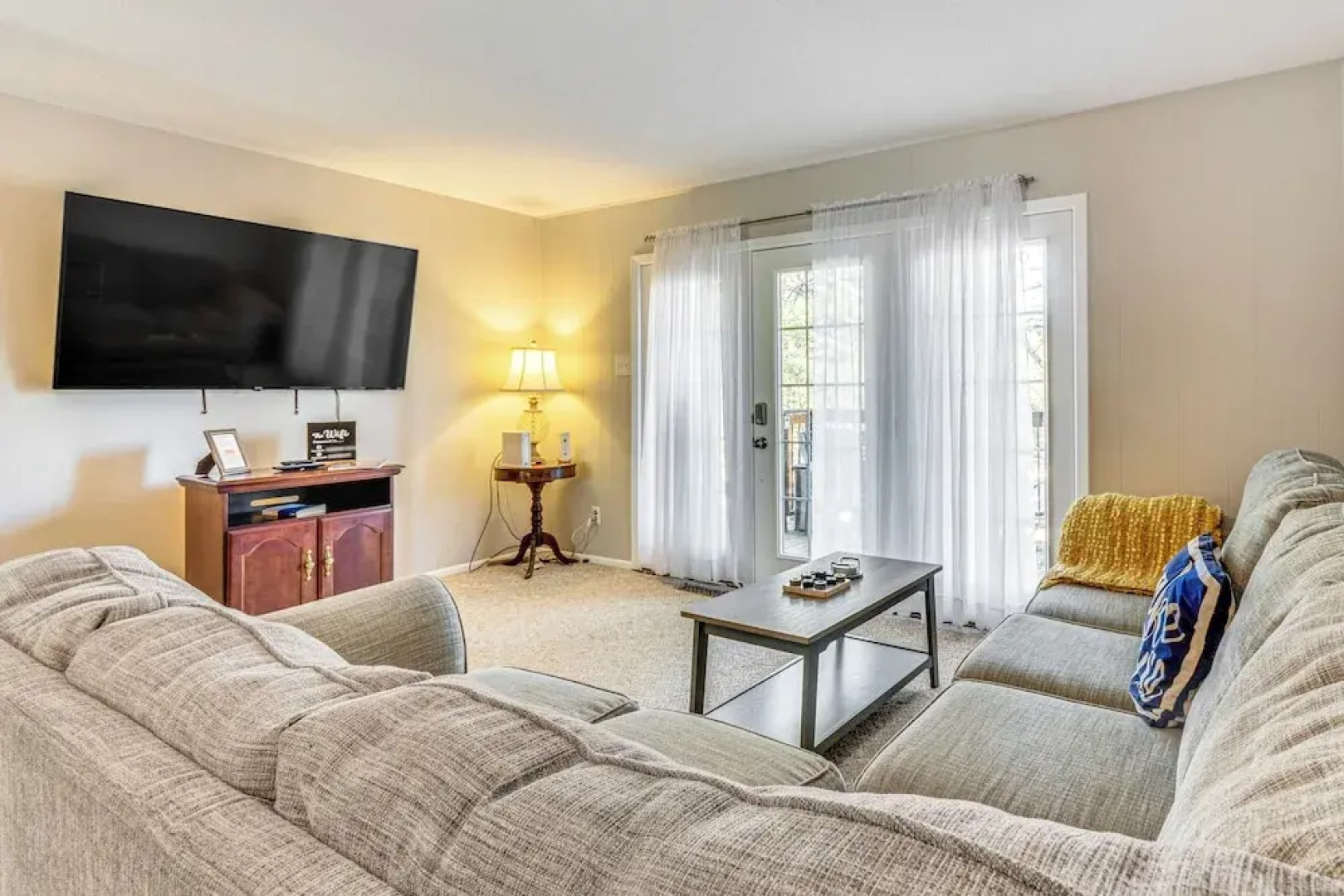 4 Mi to Greers Ferry Lake: Condo w/ Deck & Balcony