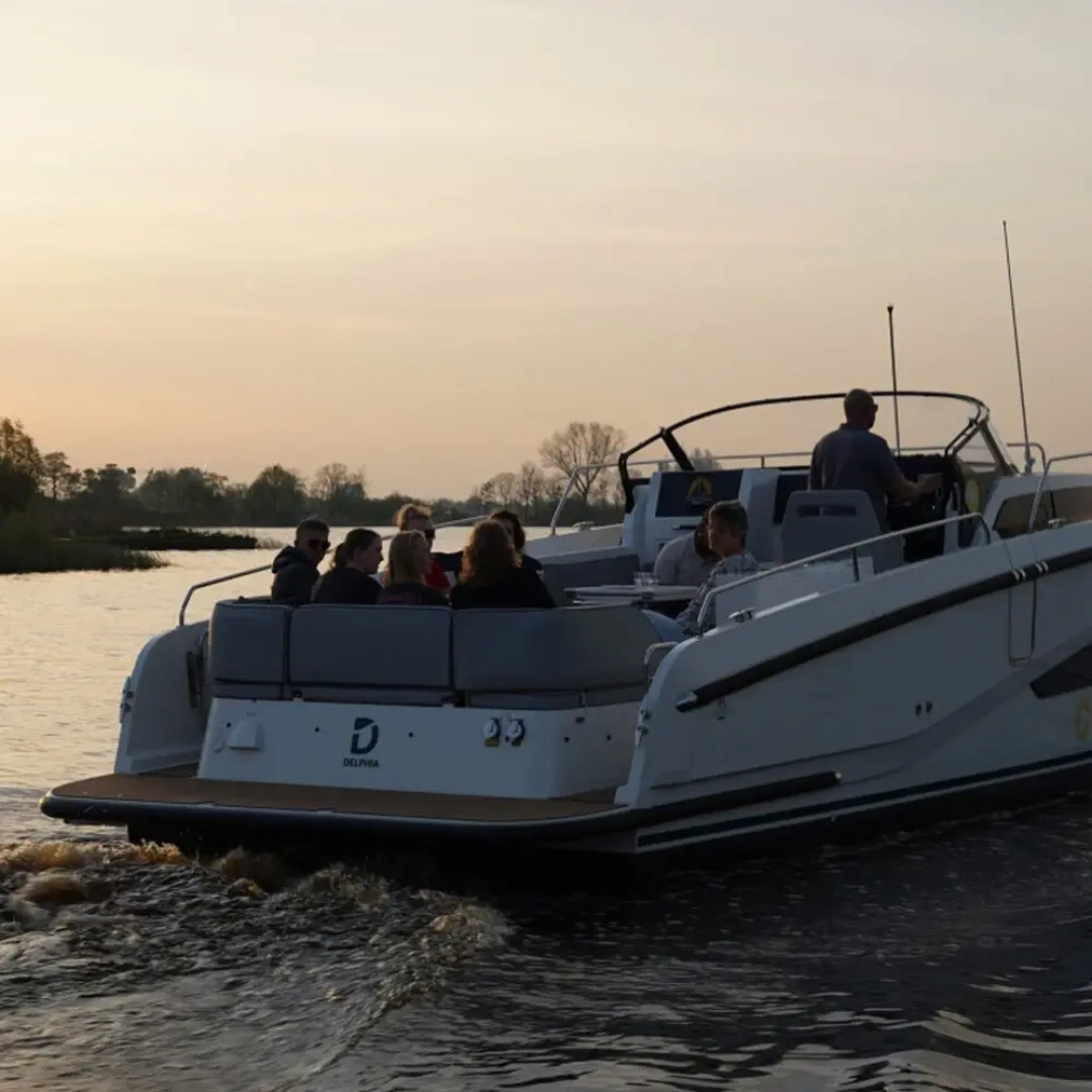 Delphia 10 Lounge een Uniek Verblijf op het Water met Veel Mogelijkheden