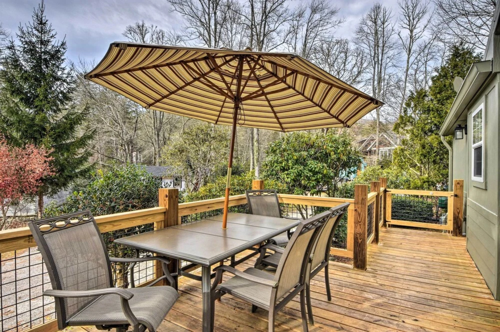 'the Cubs Den' Woodsy Highlands Home: Hike & Ski!