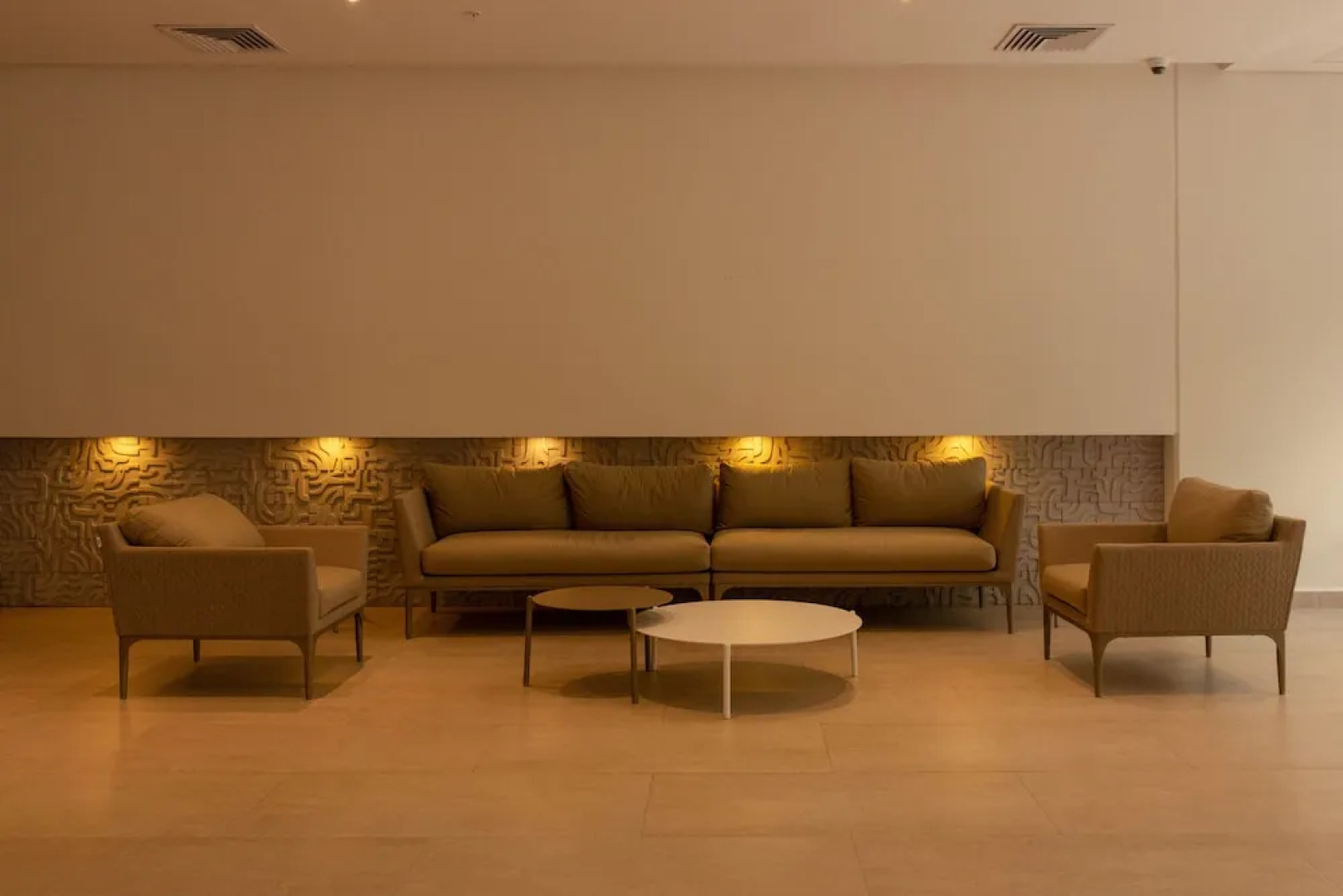 Moderno Edificio Sobre la Playa - Luxury