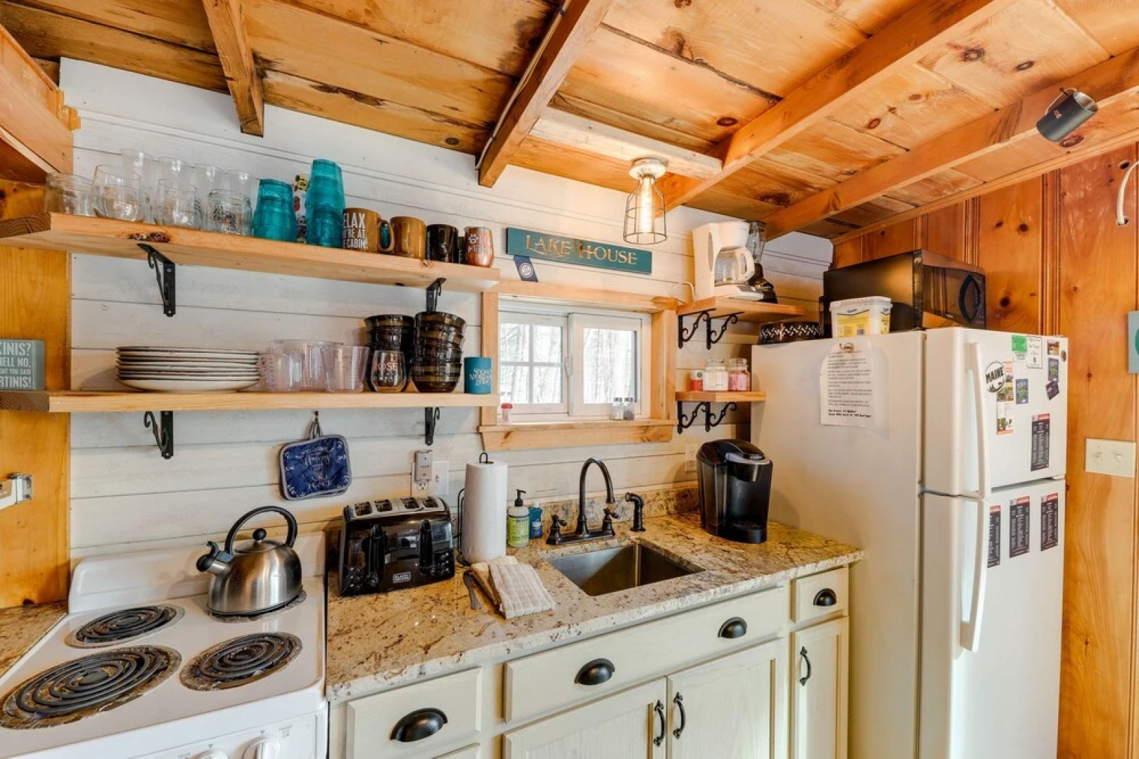 Lovely Maine Cabin w/ Deck, Gas Grill & Fire Pit!