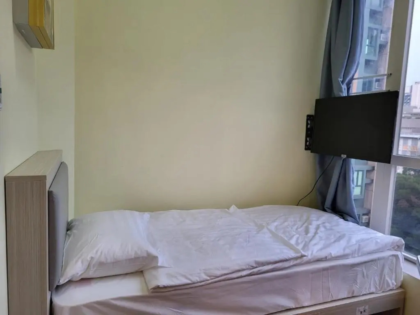 The new is Woody House hotel.