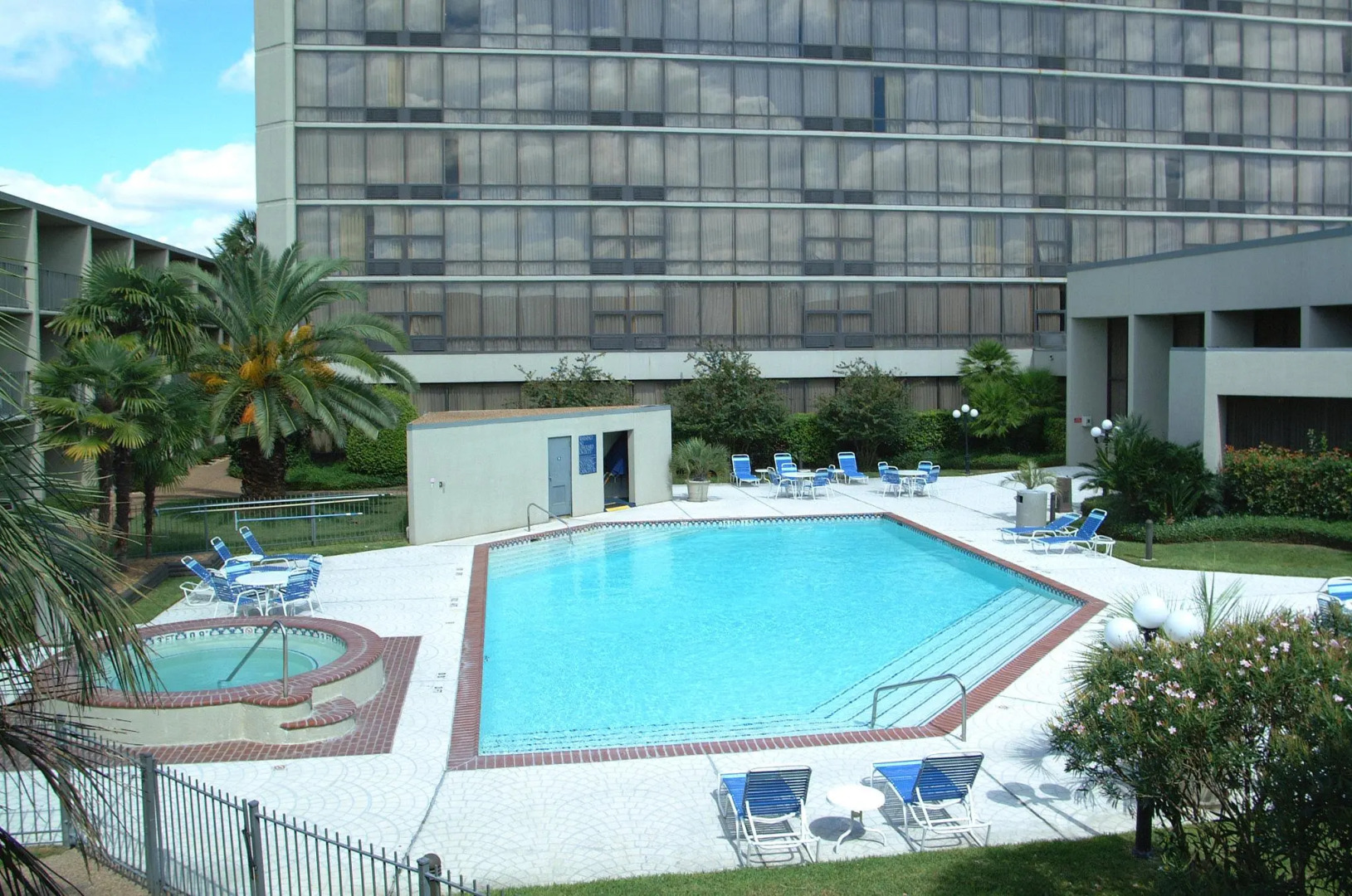 Crowne Plaza Hotel Northwest-Brookhollow