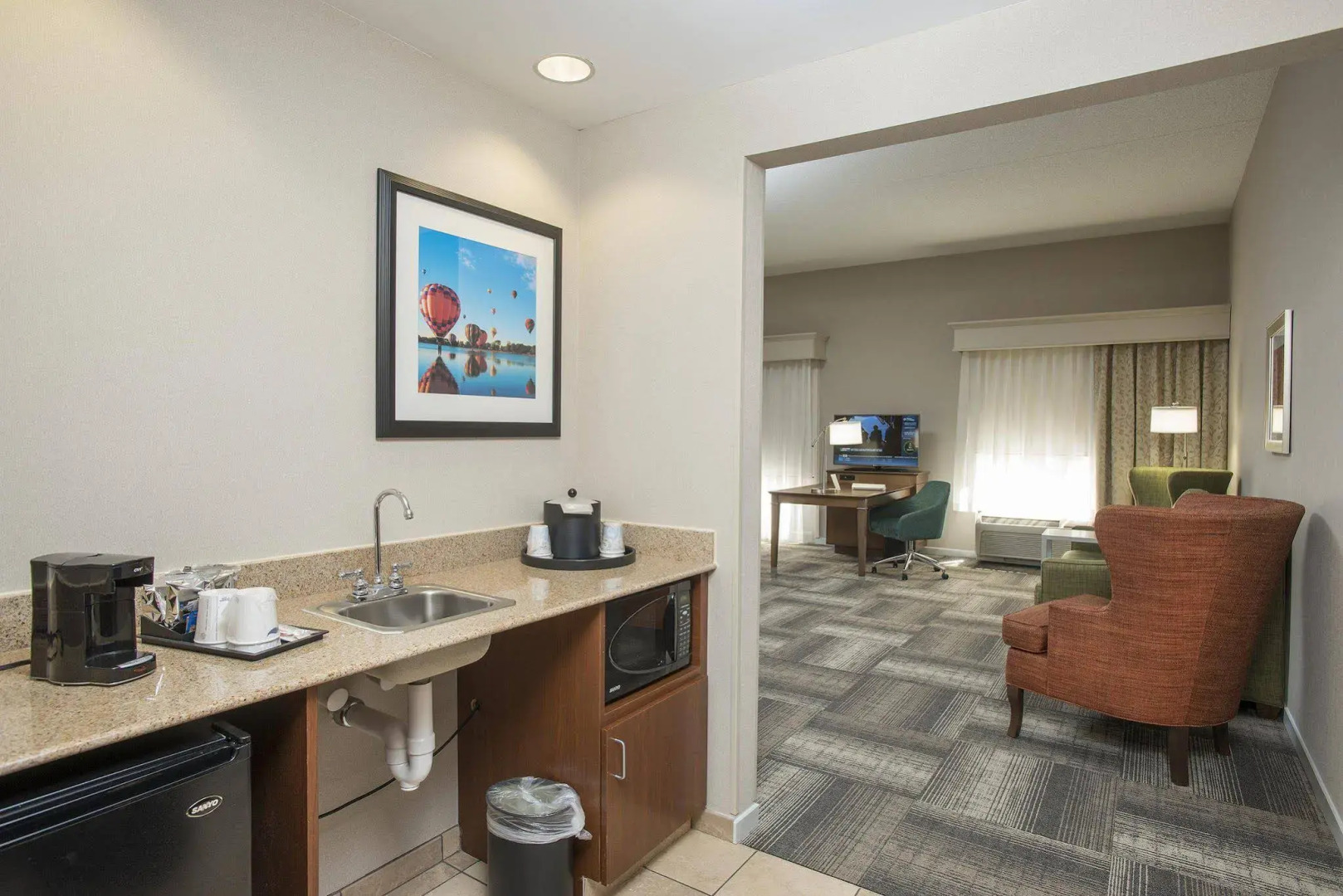Hampton Inn & Suites Cincinnati-Union Center