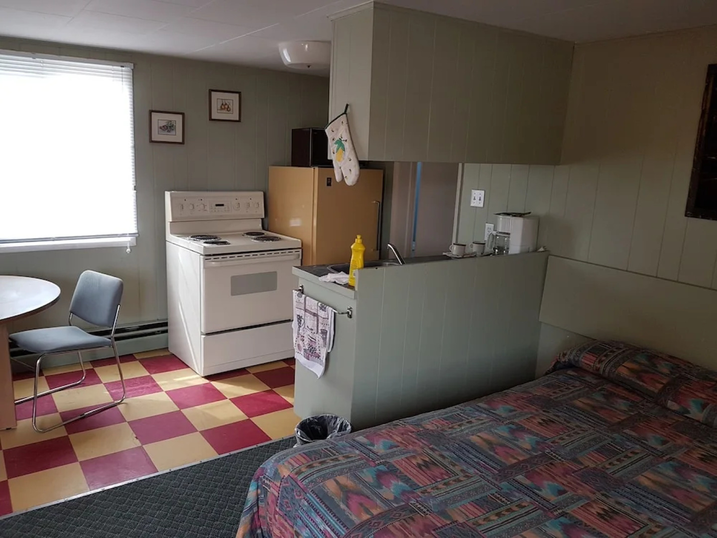 Deerview Lodge & Cabins - Princeton BC