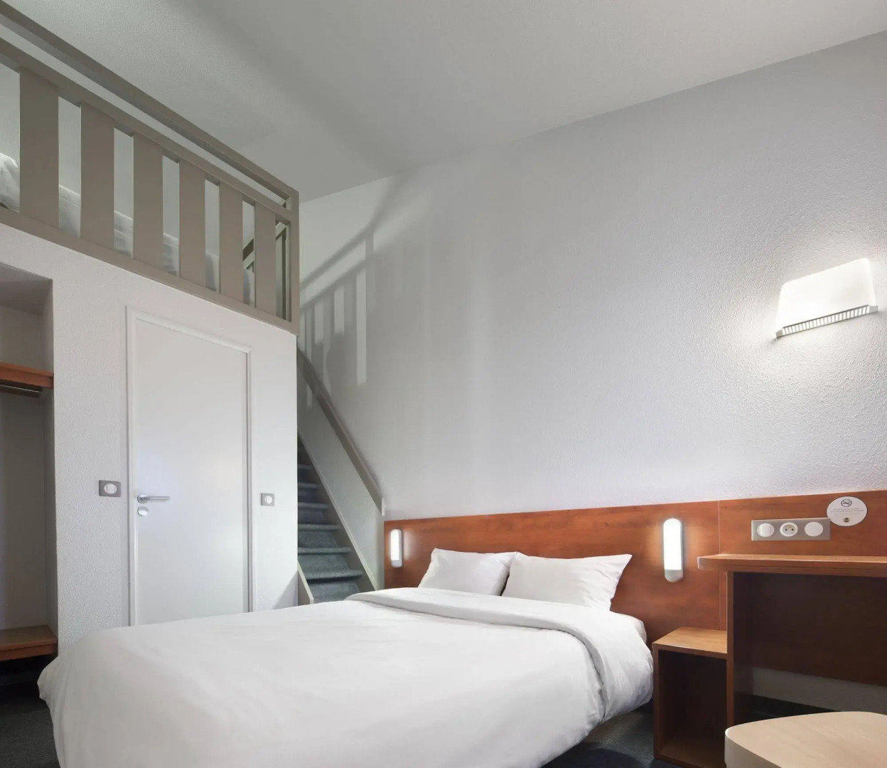 B&B HOTEL CHARTRES Le Forum (1)