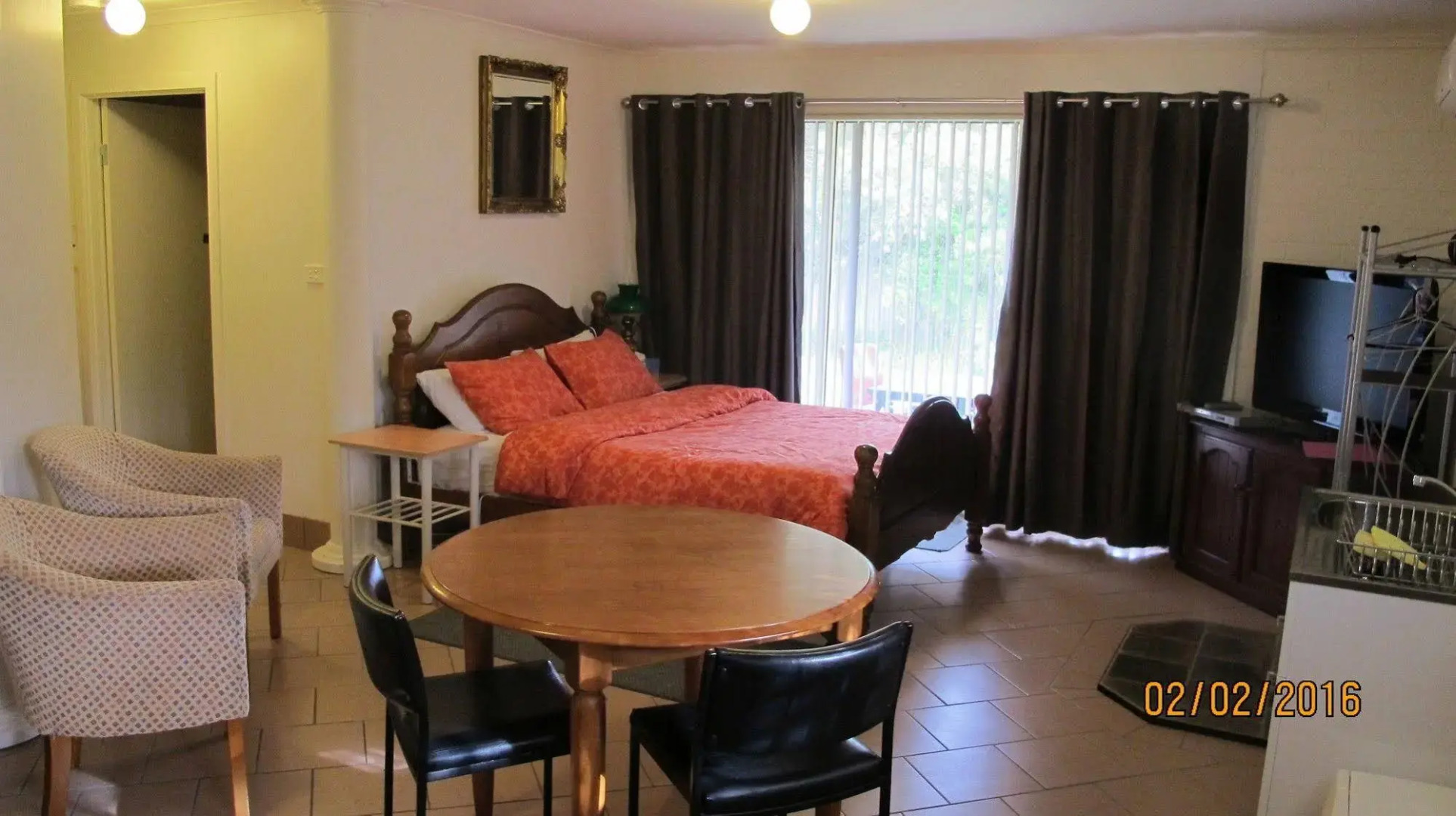 Ebony Quill Cottages