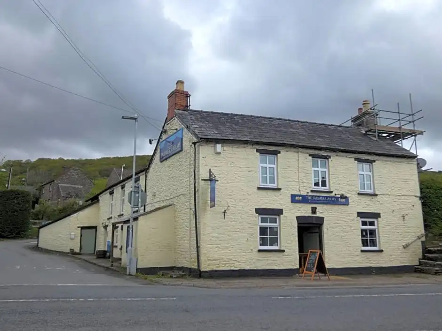 The Farmers Arms, Cwmdu