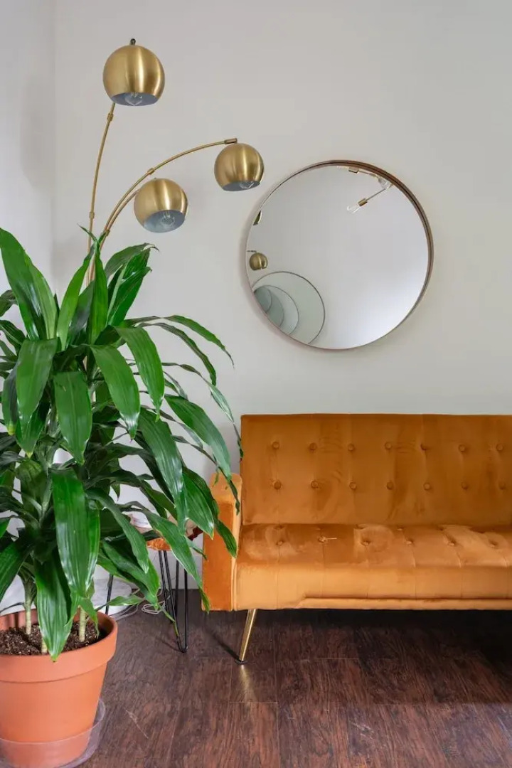 Prime Location Top Rated Clean Parking Free