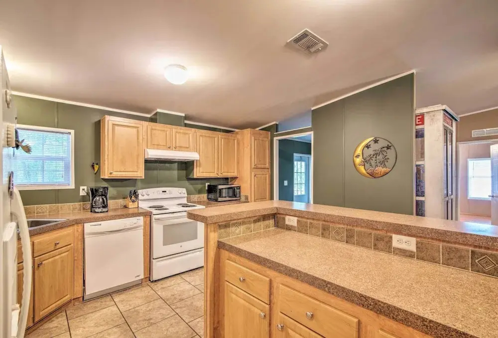 Homosassa House w/ Fire Pit < 2 Miles to River!