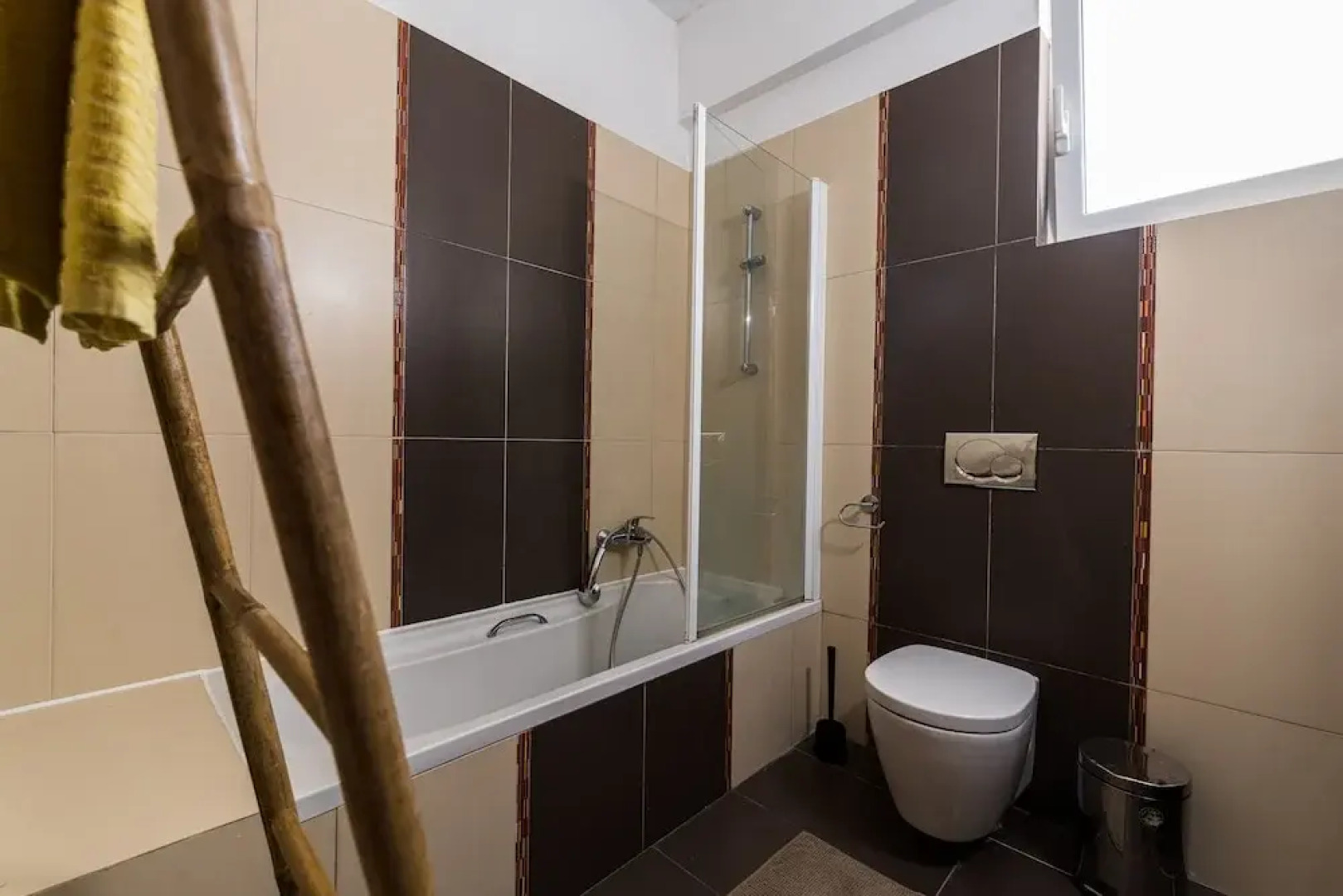 Alexander Apartments Airport