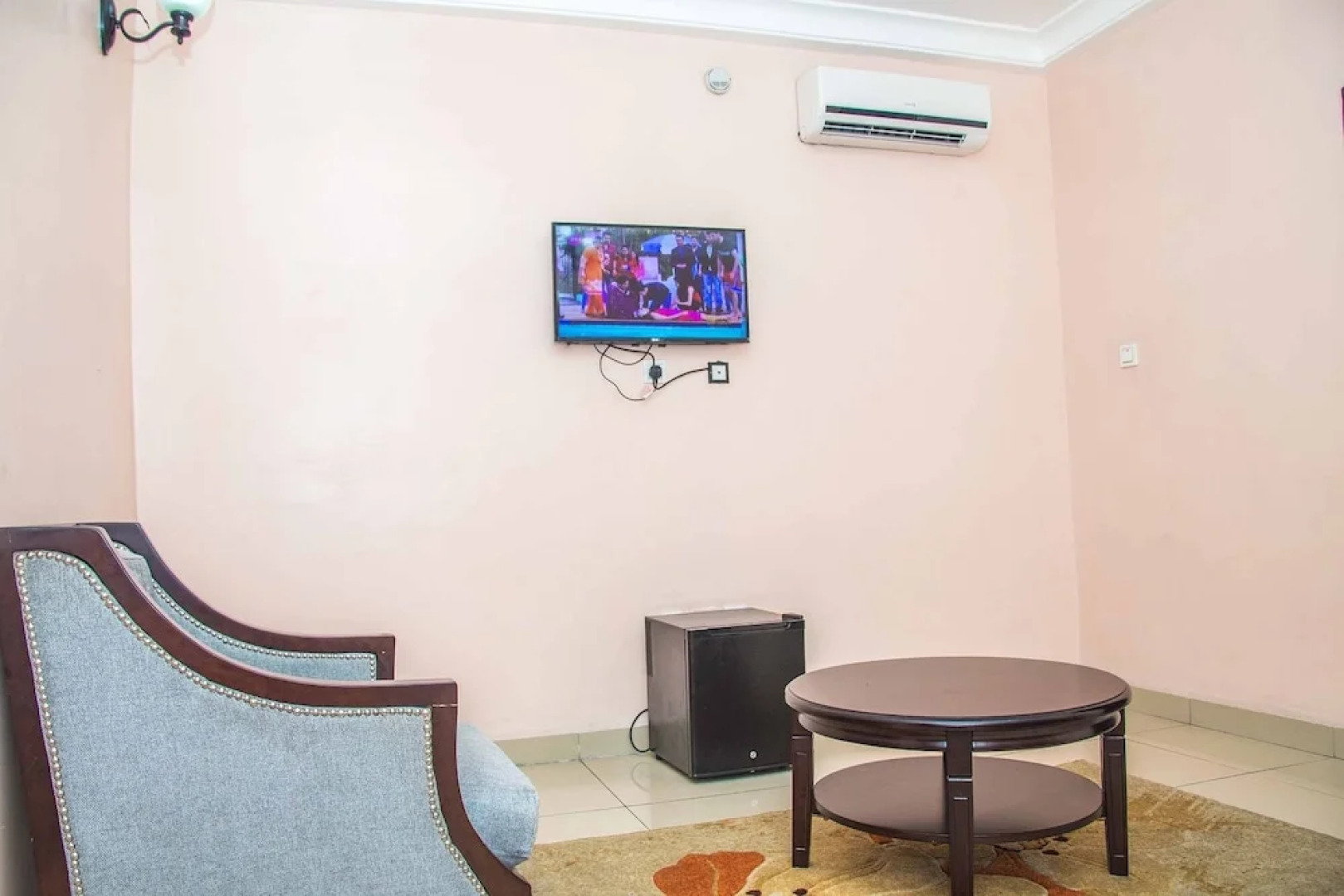 Royal Crest Hotel & Suites