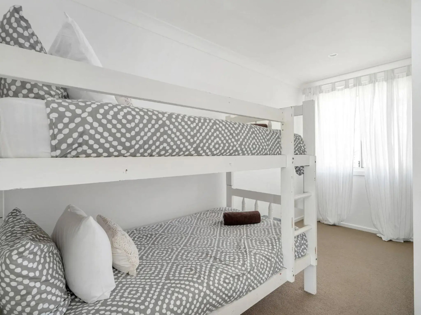 On The Beach at Vincentia 4pm Check Out Sundays