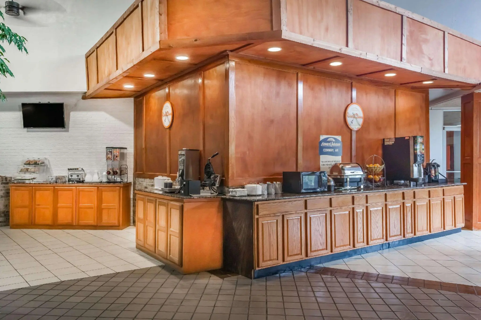 Howard Johnson by Wyndham Conway