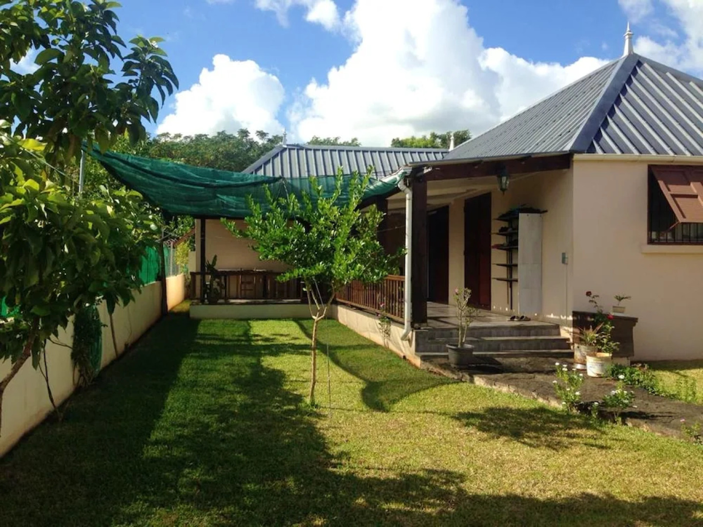 Studio in Triolet, With Enclosed Garden and Wifi Near the Beach