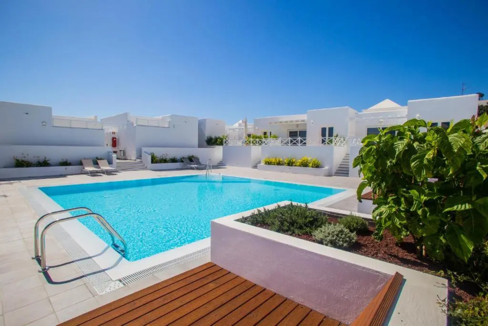 Flower Beach Suite 20