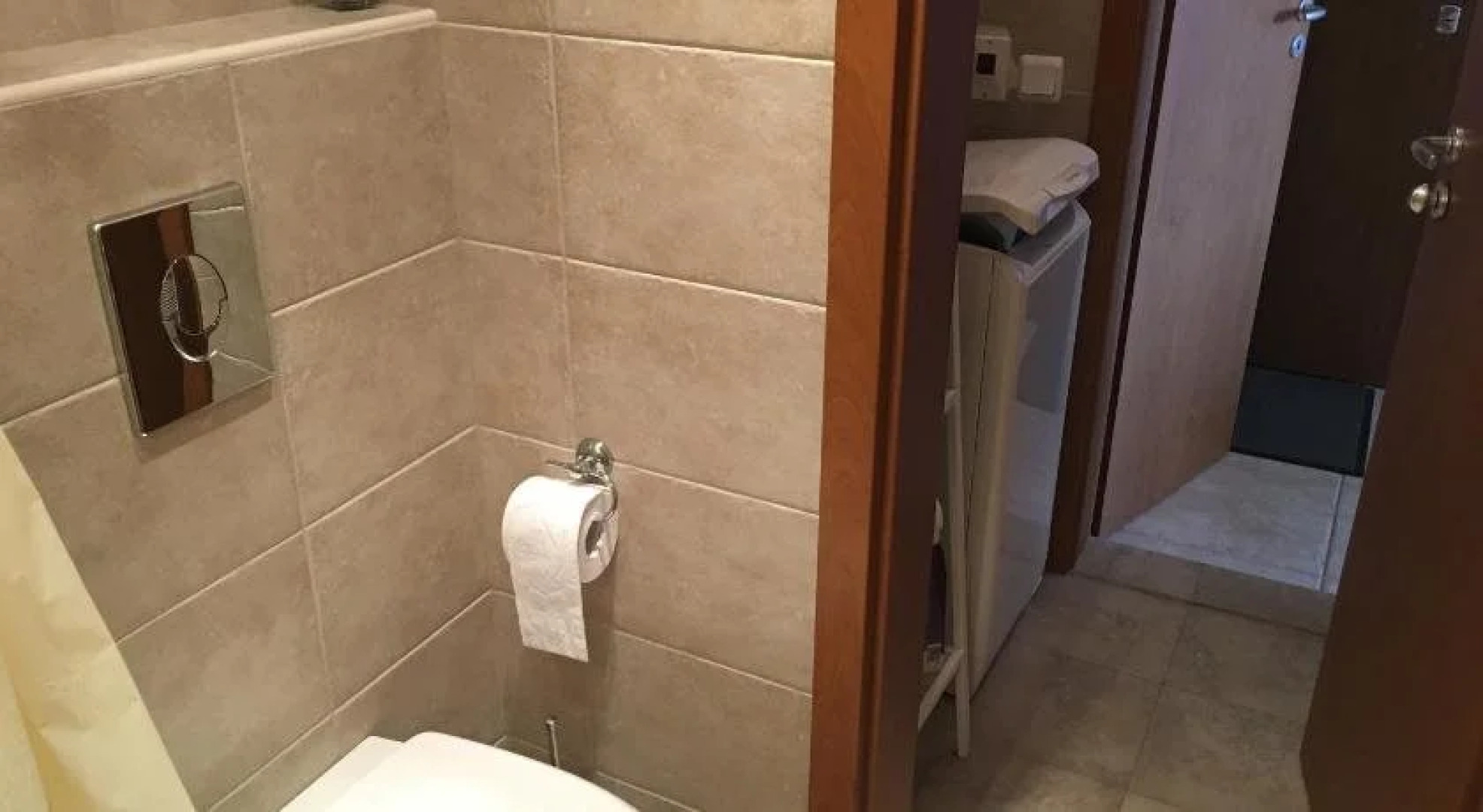 Lucky Beach Apartments