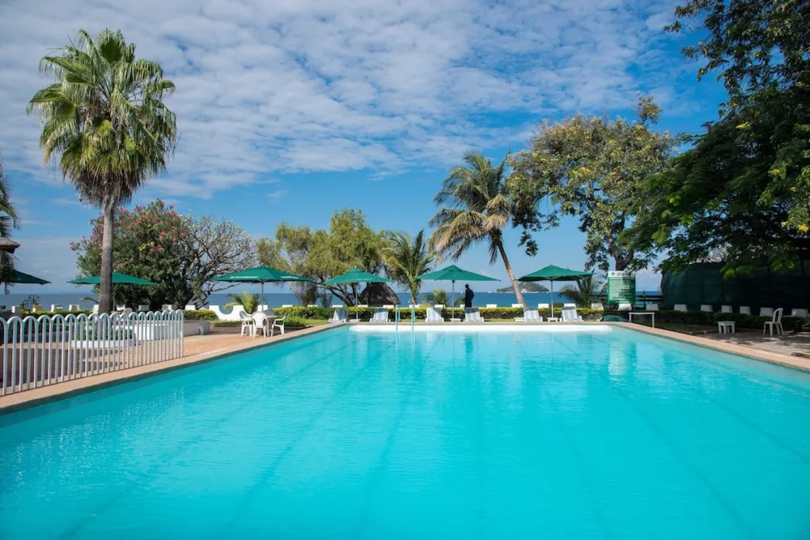 Отель Sunbird Livingstonia Beach