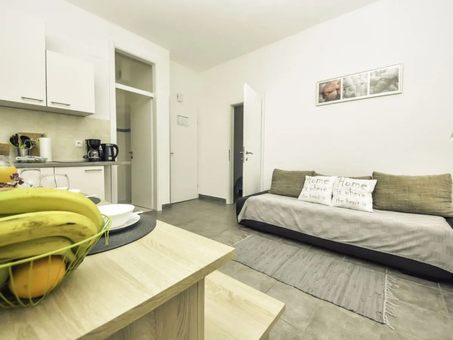 Apartment Snježana Karlobag 18147