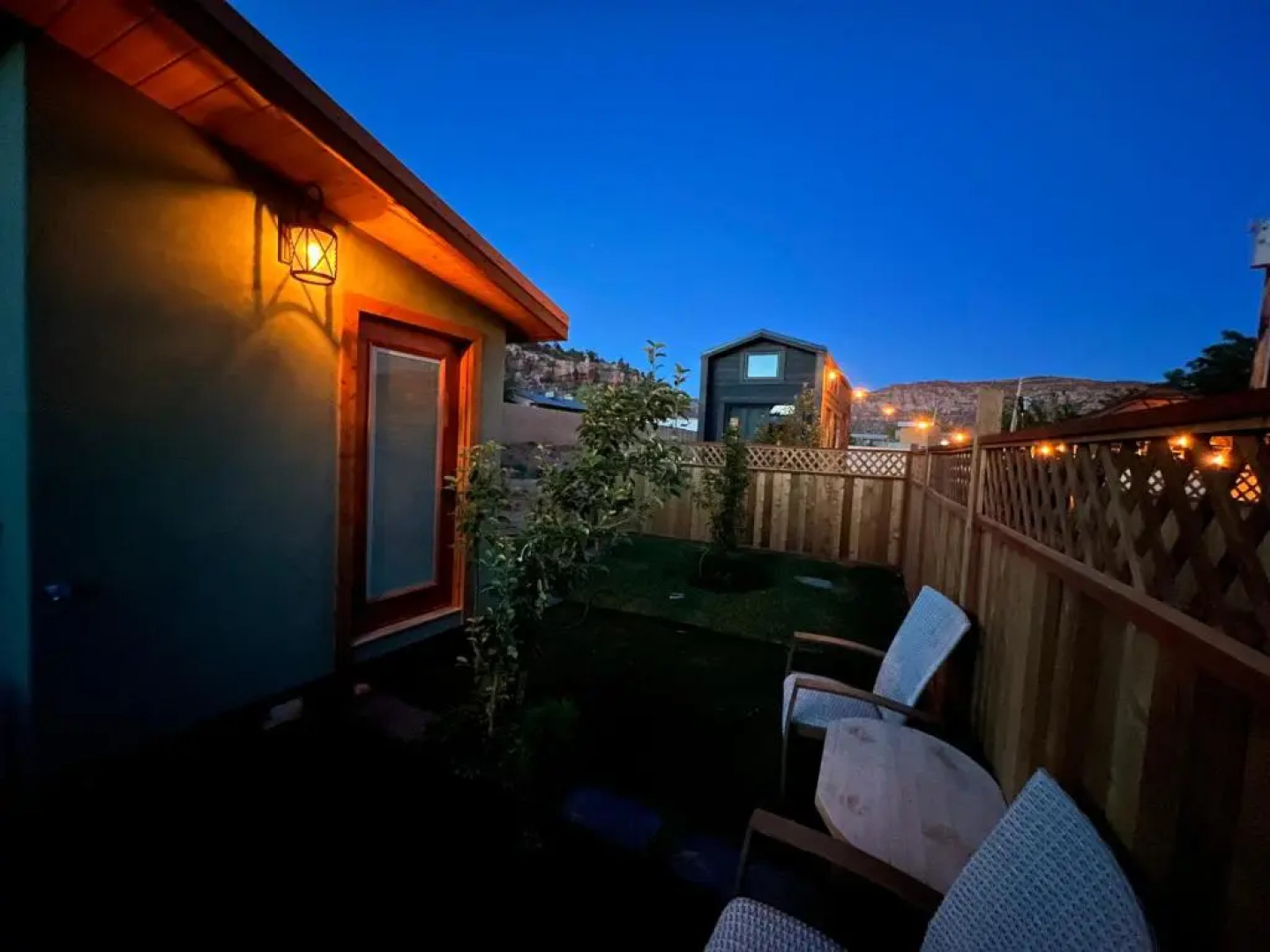 Cozy Orchard Garden Tiny House w Hottub AC Firepit