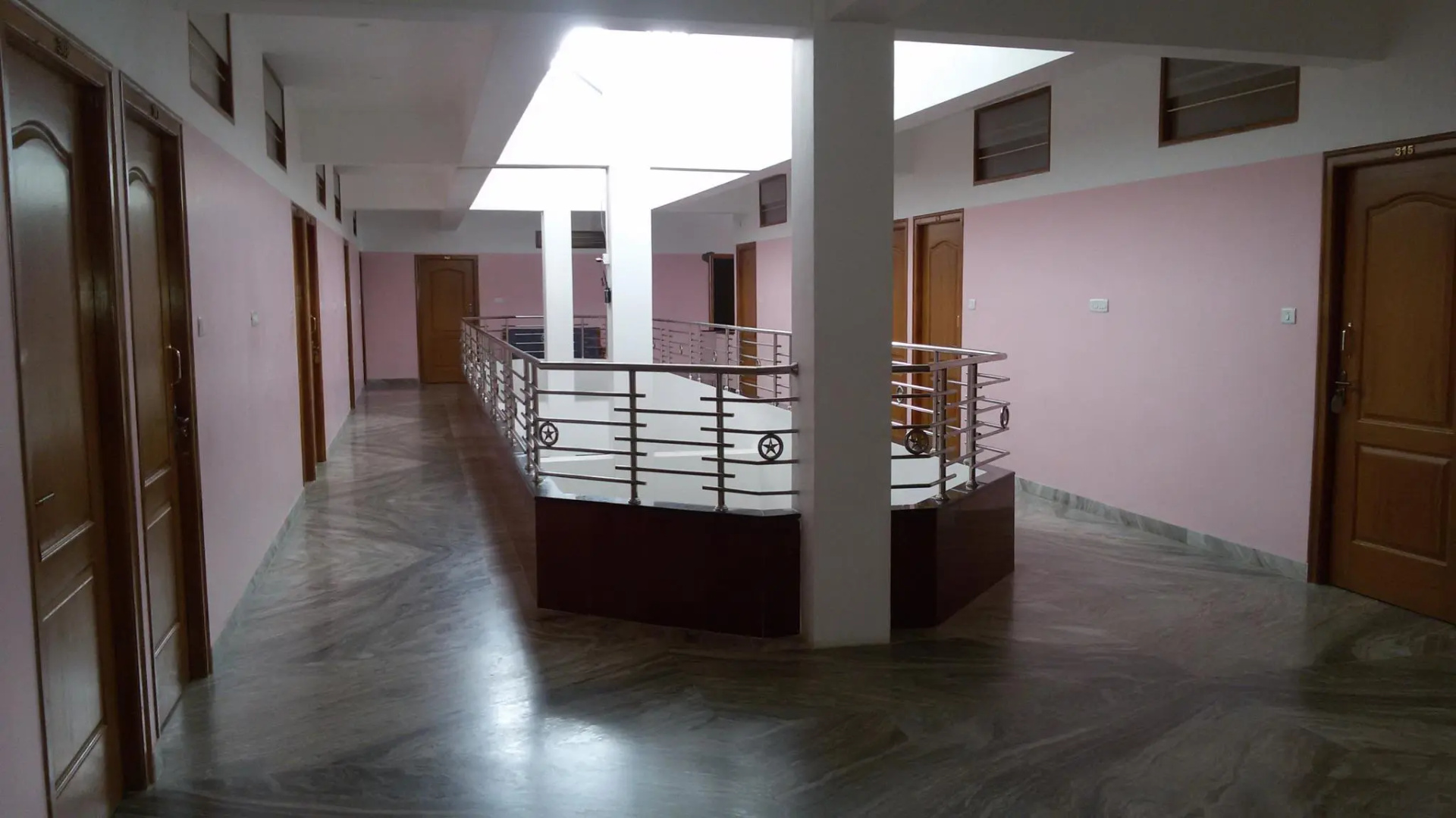 Hotel Saravana Grand