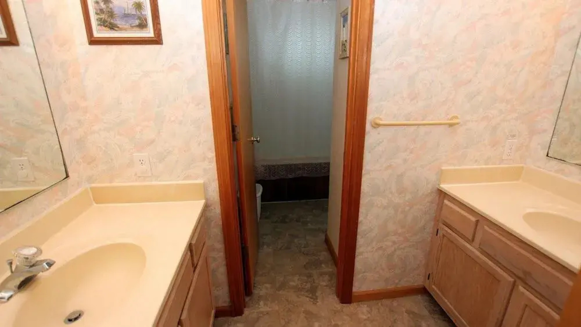 Corolla Escape Home 1037 - 4 Br Home