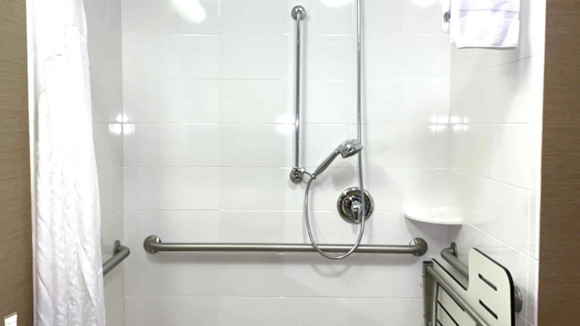 Holiday Inn & Suites Bakersfield by IHG