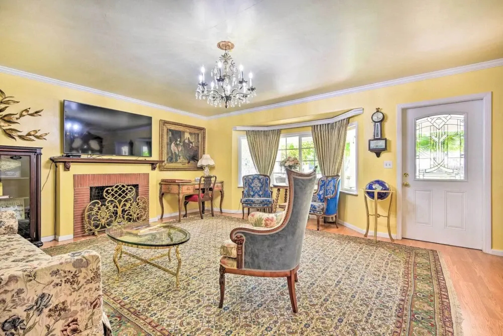 Romantic Pasadena Home w/ Covered Porch!