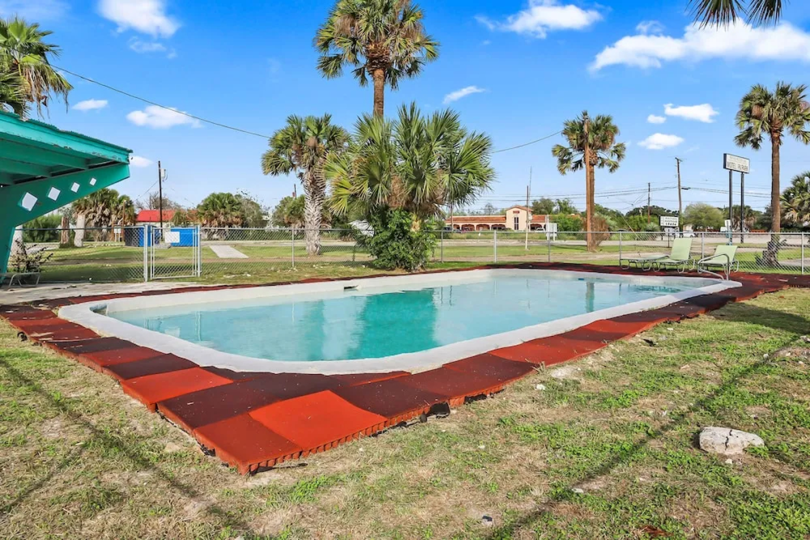 Mathis Motel