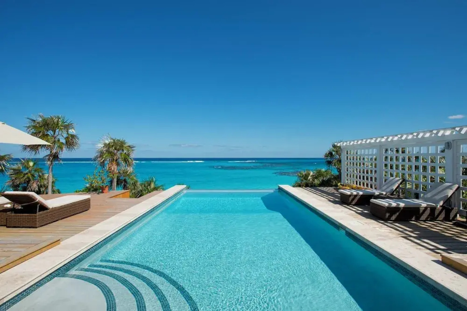 Touch Of Class Cottage: Beachfront Oasis