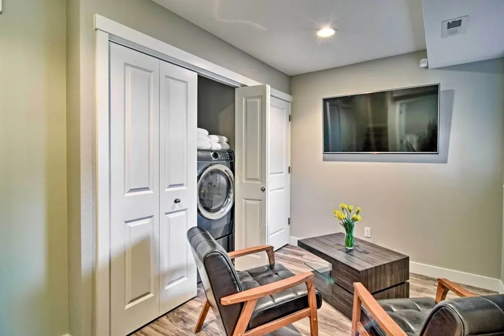 Modern Anchorage Townhome - By Delaney Park Strip!