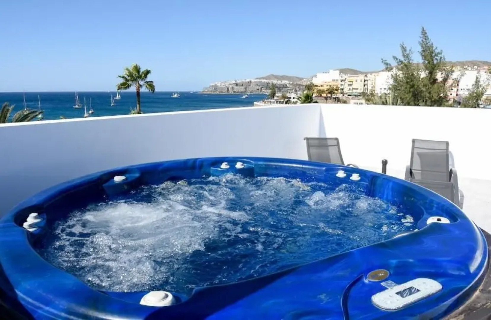 Pura Vida Beach Suites