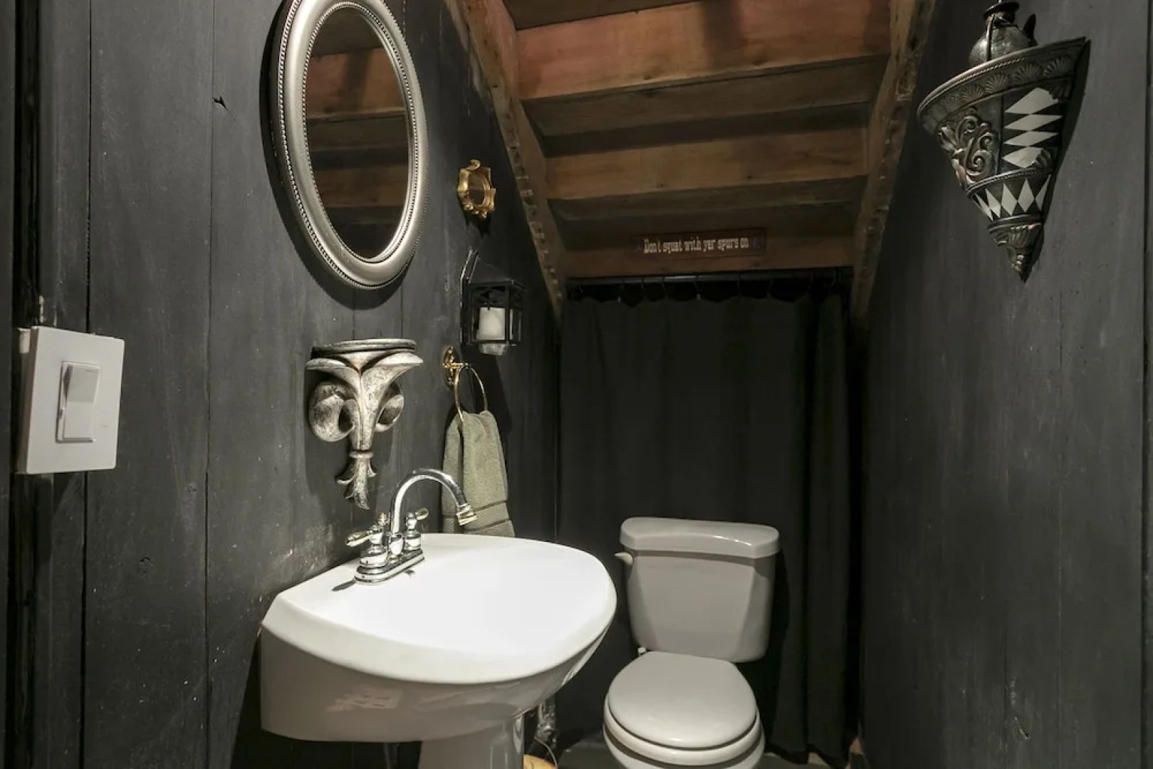 Historic Family Cabin to Watch the Sunset with 270 degree views of Kentucky Lake