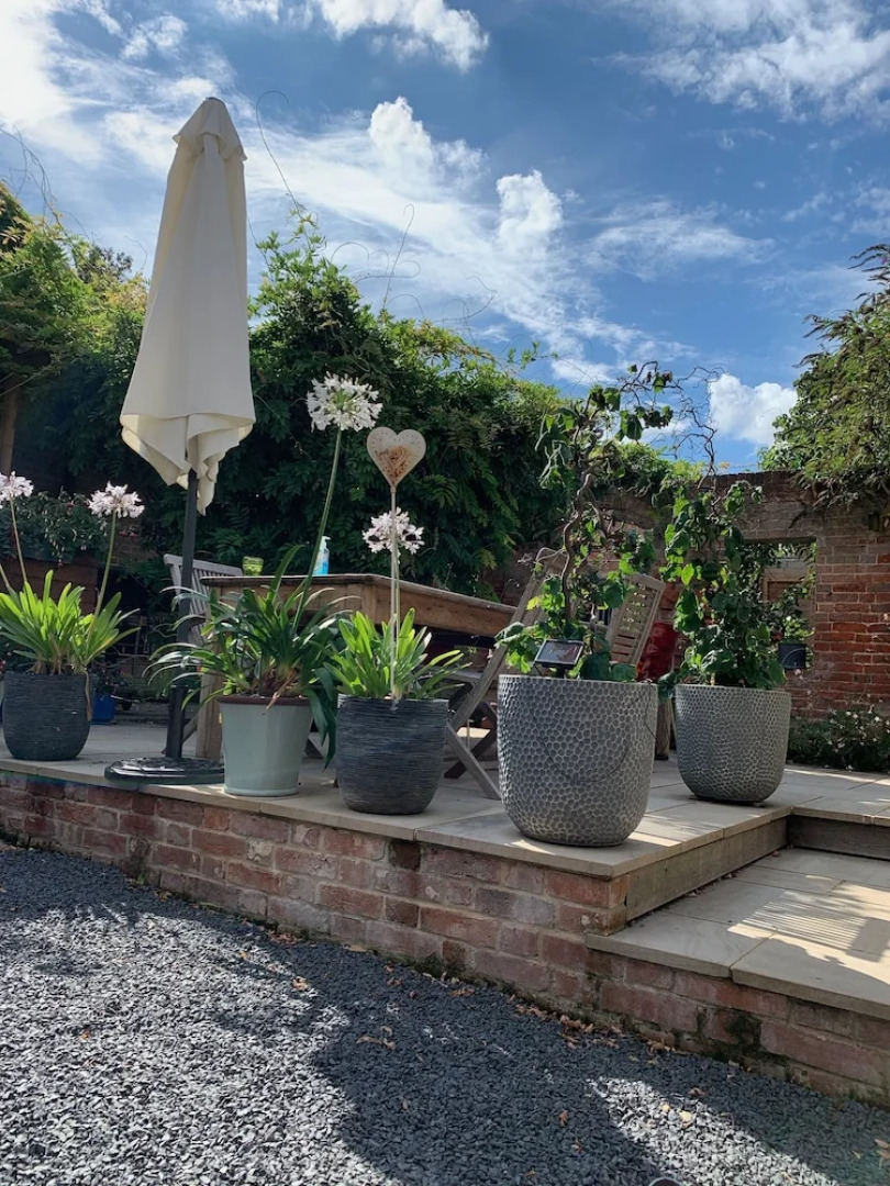 Rooms at no Three, Chameleon House