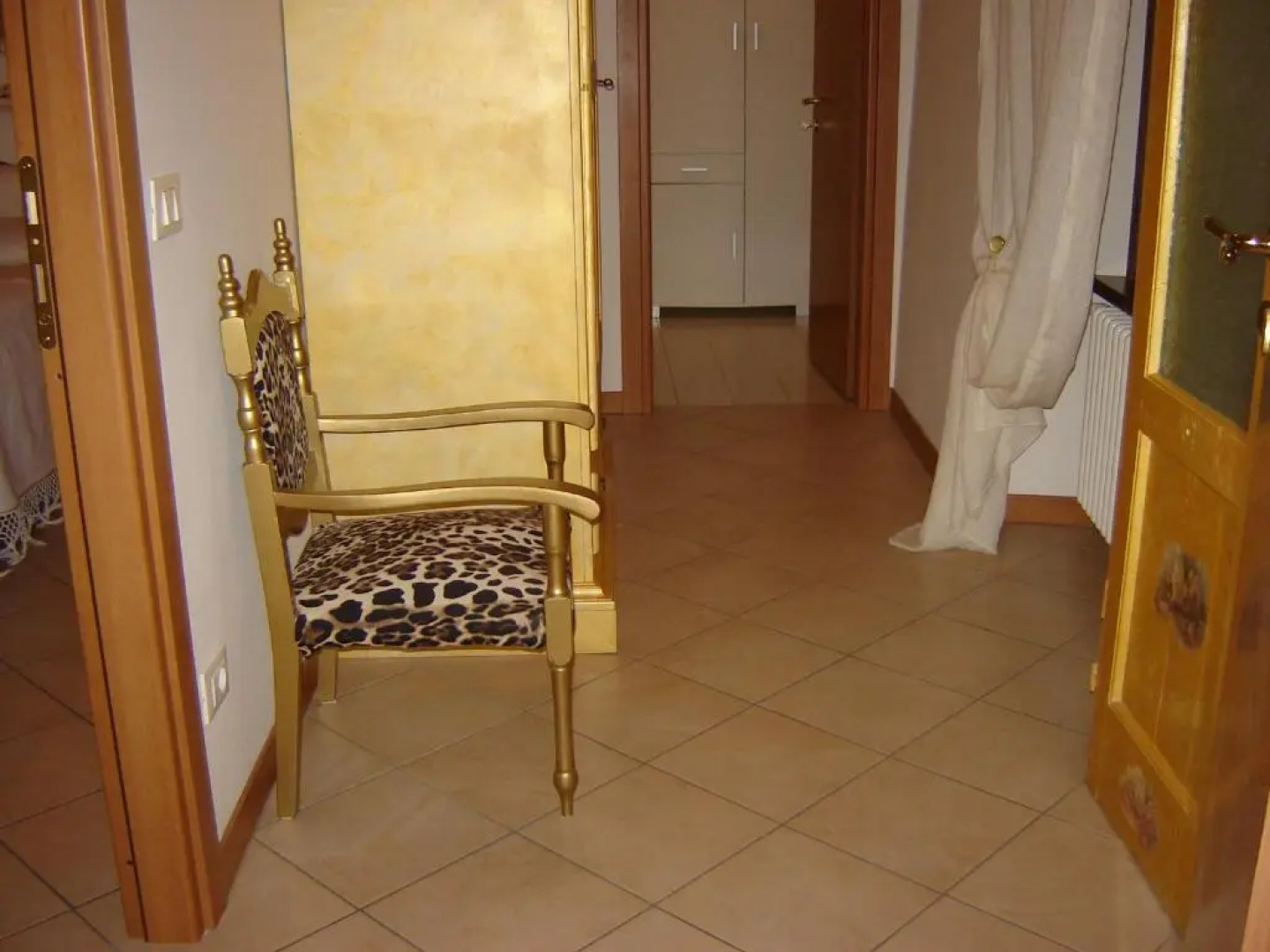 Casa Del Sole Appartamento N° 2 White And Gold Room