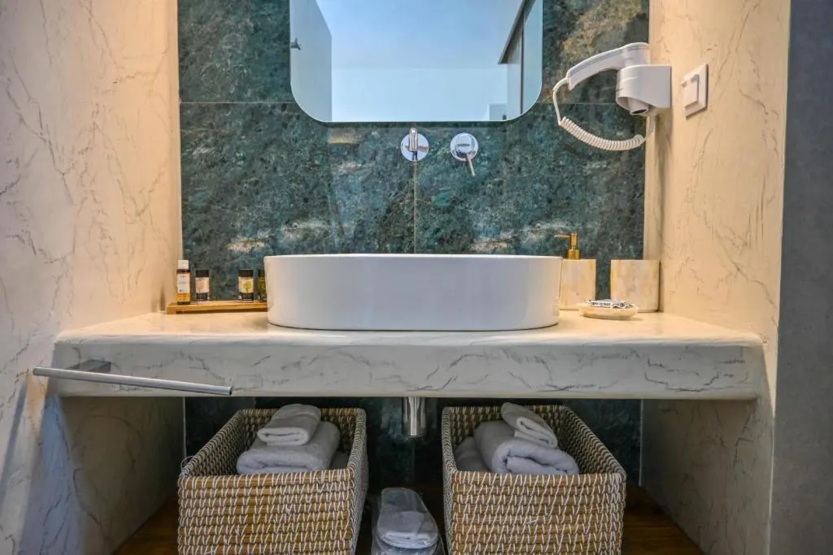 Schinoza Luxury Suites